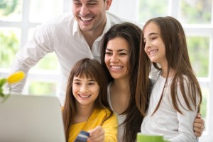 email marketing best practices engaged family in front of computer